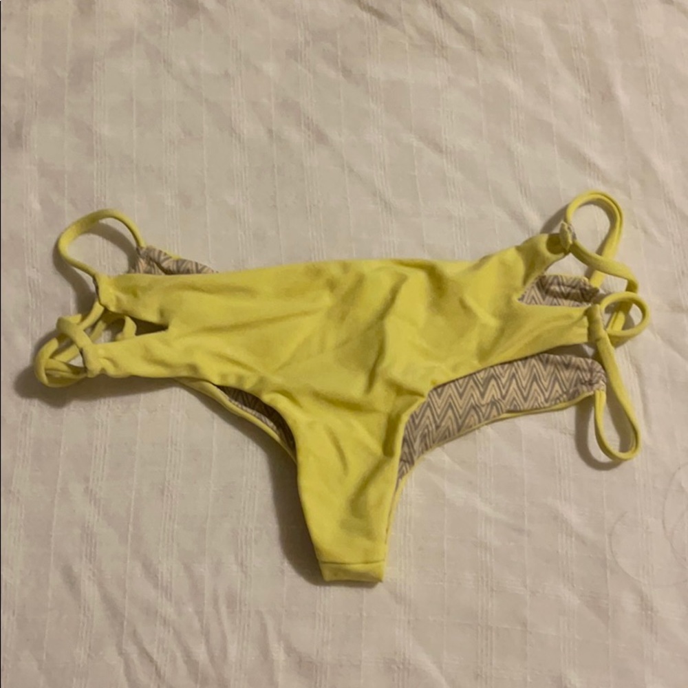 Acacia swimwear Kauai bottom size P (xs)